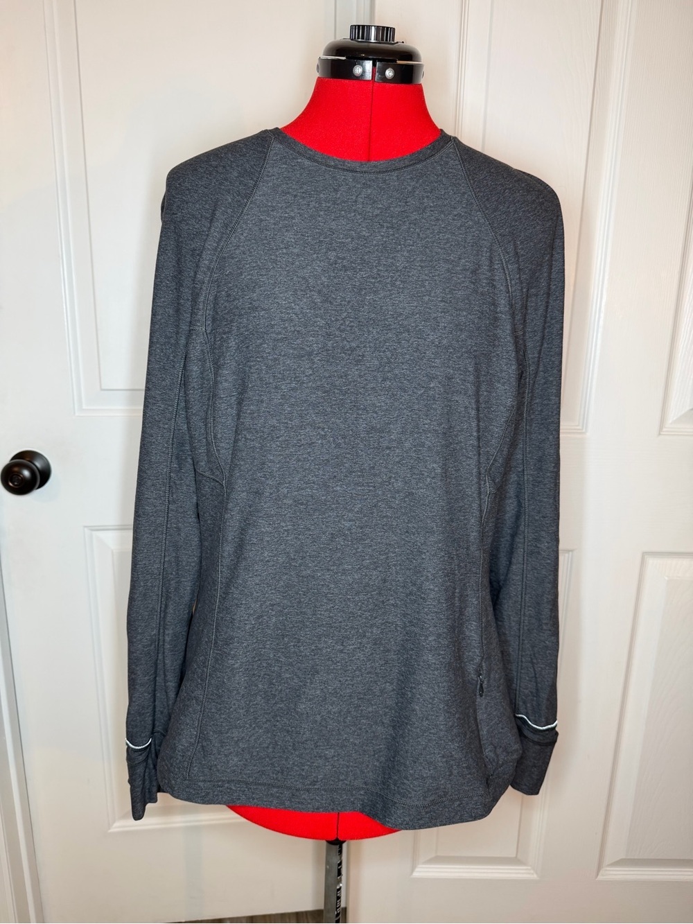 lululemon Extra Mile Long Sleeve Dark Gray Shirt Womens Size 14.